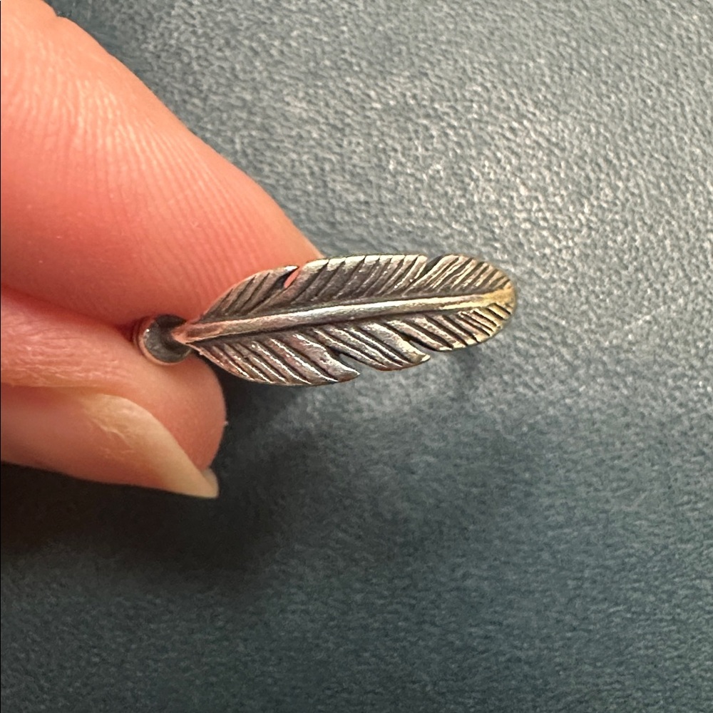 James Avery Delicate Silver Feather Ring Sz 7 - Picture 2 of 5